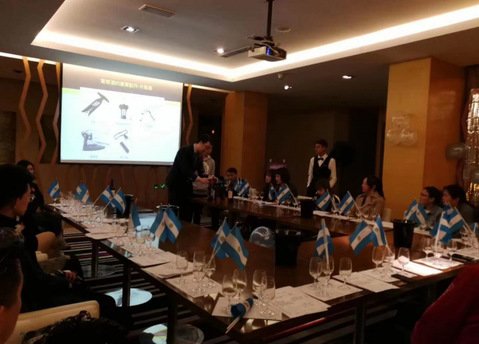葡萄酒大师候选人2名